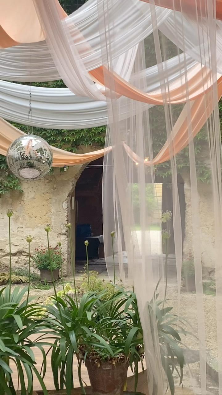 Neveríme, že už rok ubehol od tejto výnimočnej oslavy lásky K&R v @schloss_haggenberg ✨

.

We can’t believe a whole year has passed since K&R’s extraordinary celebration of love at @schloss_haggenberg ✨